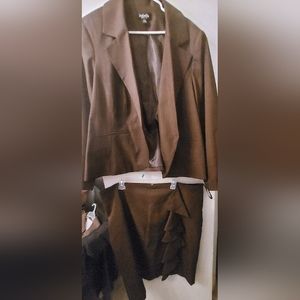 Dark brown women skirt outfit